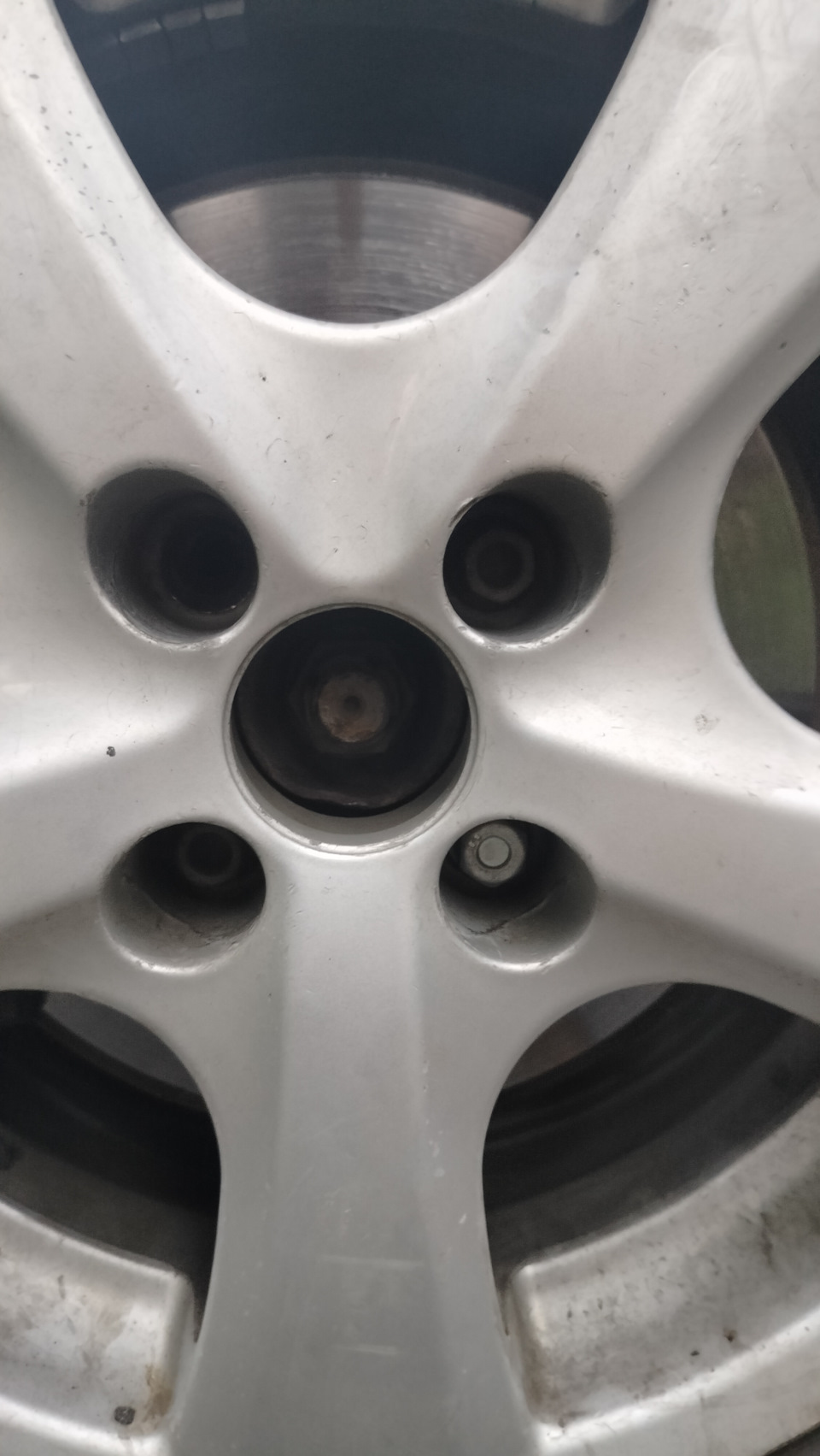 Колесные болты открутились. — Renault Megane II, 1,6 л, 2006 года ...