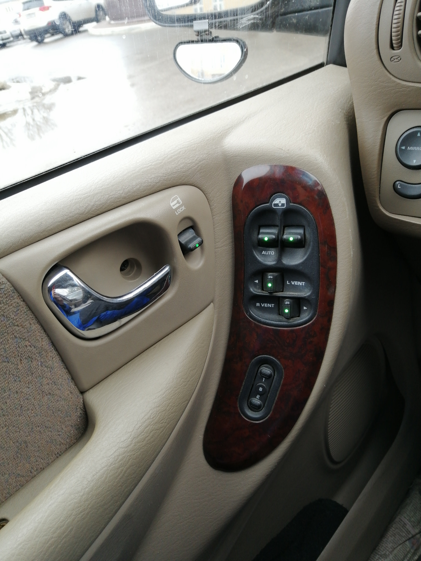 Пегас потихоньку обрастает ништяками — Chrysler Voyager (4G), 2,4 л ...