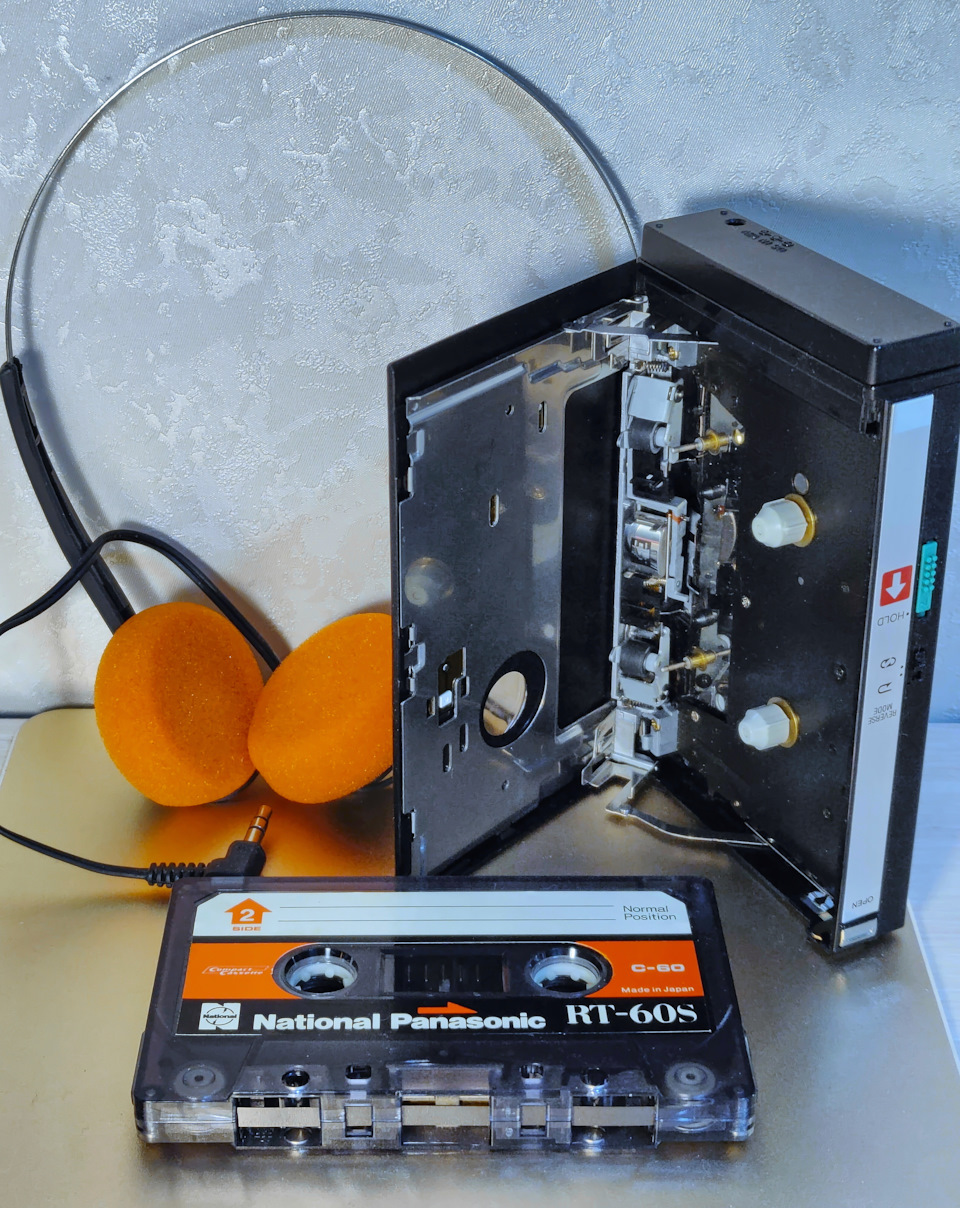 Panasonic RQ-JA150 — компактный портативный проигрыватель