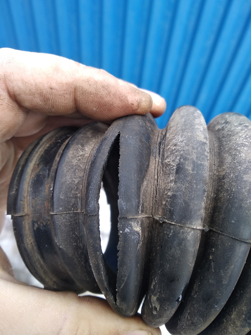 Патрубок дросселя. — Ford Focus II Sedan, 1,8 л, 2008 года | расходники ...