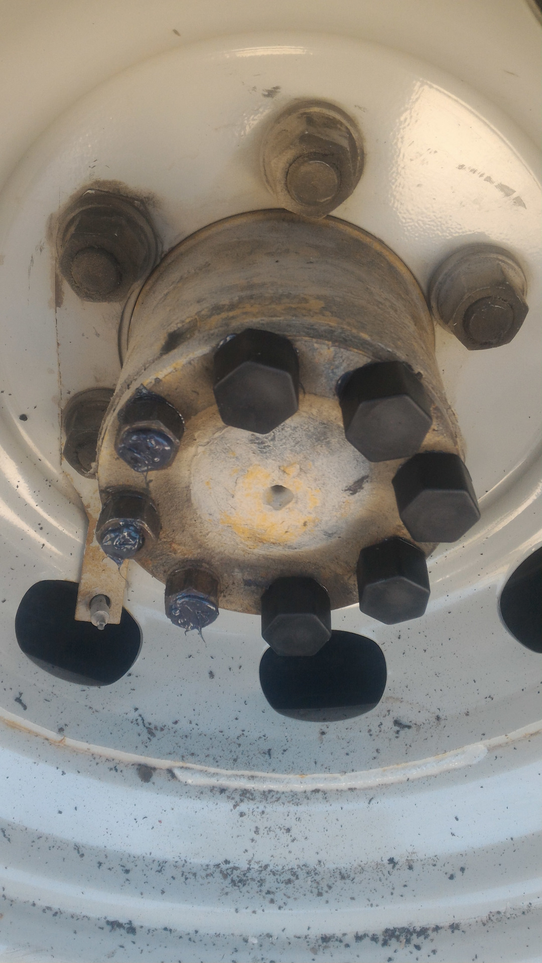 Ремонт шпильки колпака - ГАЗ Соболь, 2,5 л, 2007 года своими руками DRIVE2