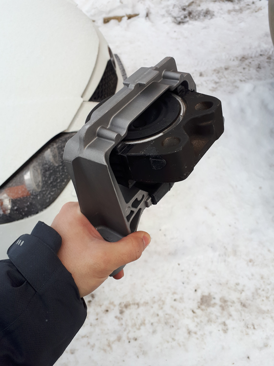 Гидравлическая опора ДВС — Mazda 3 (1G), 2 л., 2004 года | своими ...