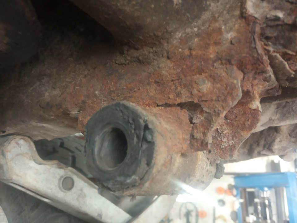 Ремонт креплений рессор и переход на рессорные втулки от Волги ...