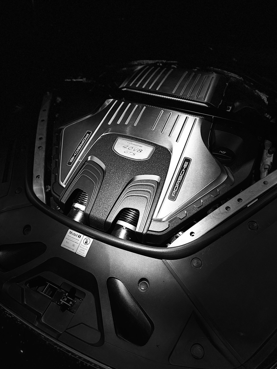 Допустим, сделать красивую фотографию крышки мотора — Porsche Panamera (2G) 971