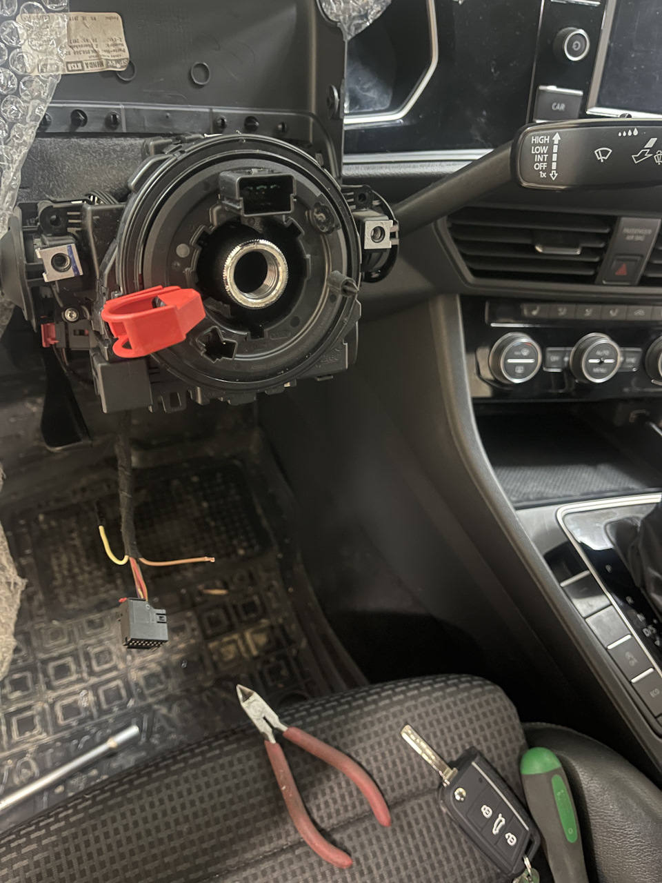 Подключение подогрева руля — Volkswagen Jetta VII, 1,4 л, 2019 года ...