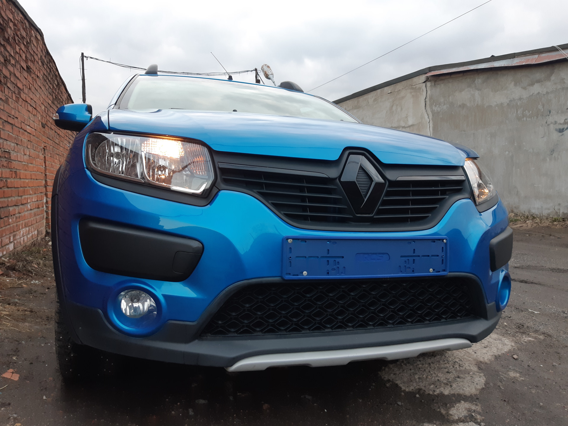 Бампер renault logan stepway