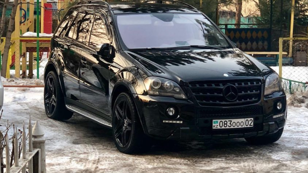 M class w164. Mercedes ml w164 Black. Мерседес мл 164. Мерседес мл 164 черный. Мерседес мл 164 антихром.