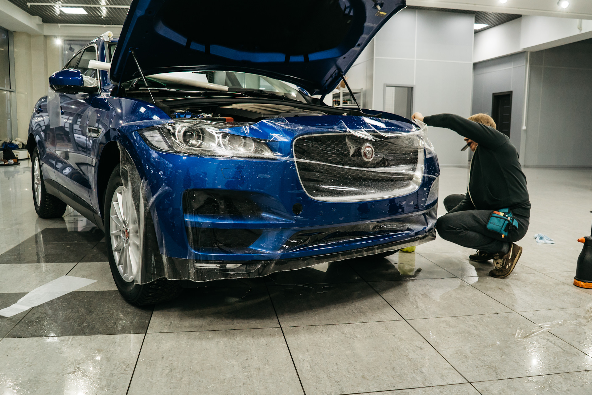Q detailing. QD детейлинг. BMW 329 2017 detailing. Ануар на капоте f Pace.