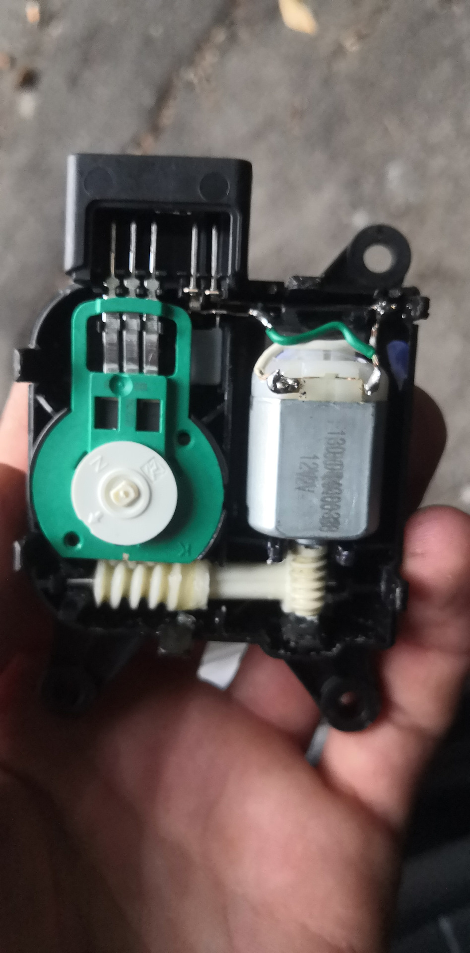 Как снять сервопривод v158 с гольф 5 Решение проблемы с сервоприводом v158 - DRIVE2