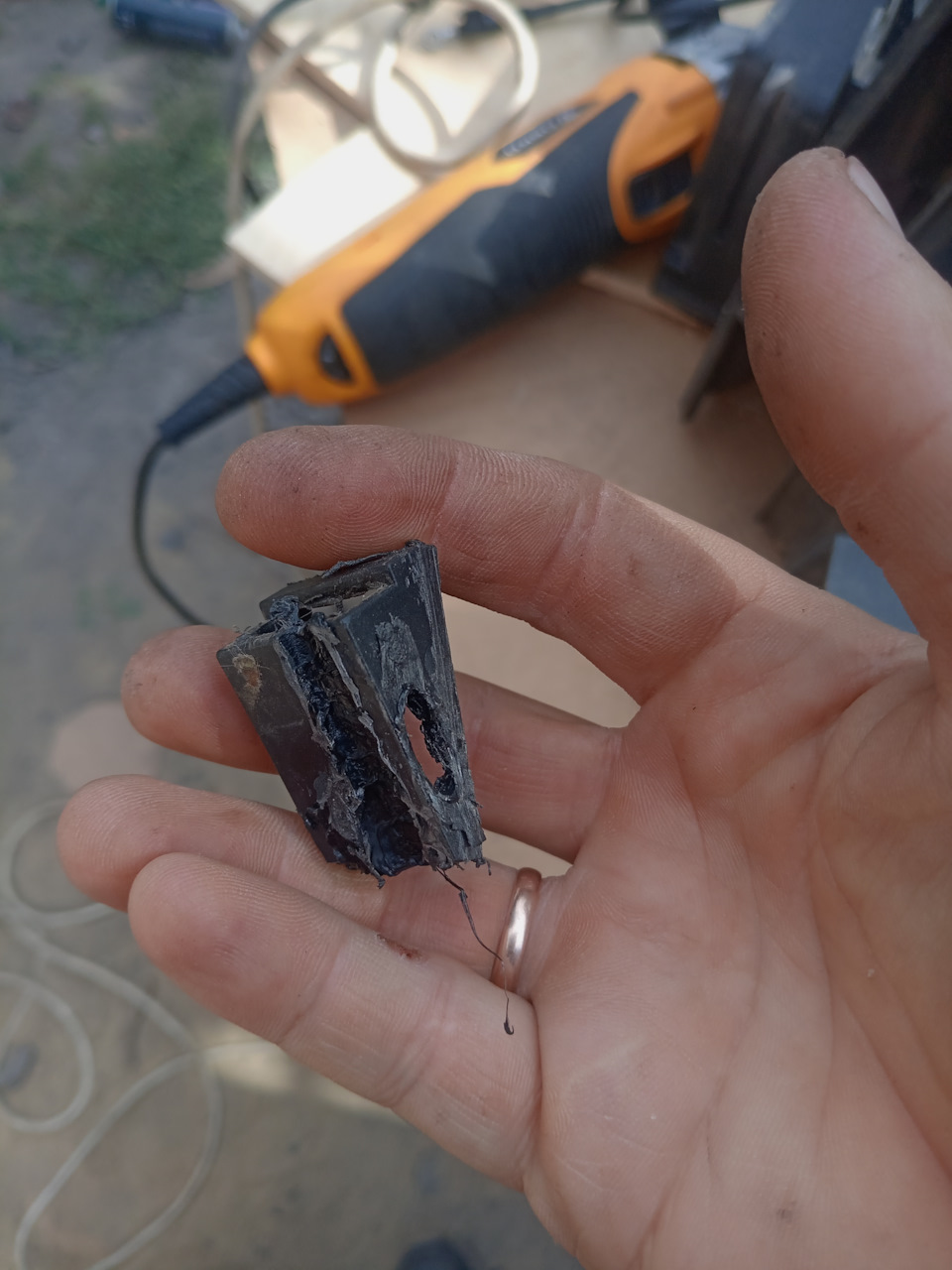 Отпилил кранштейн крепления тросика от родной печки(нового образца) — Lada 2120 Надежда