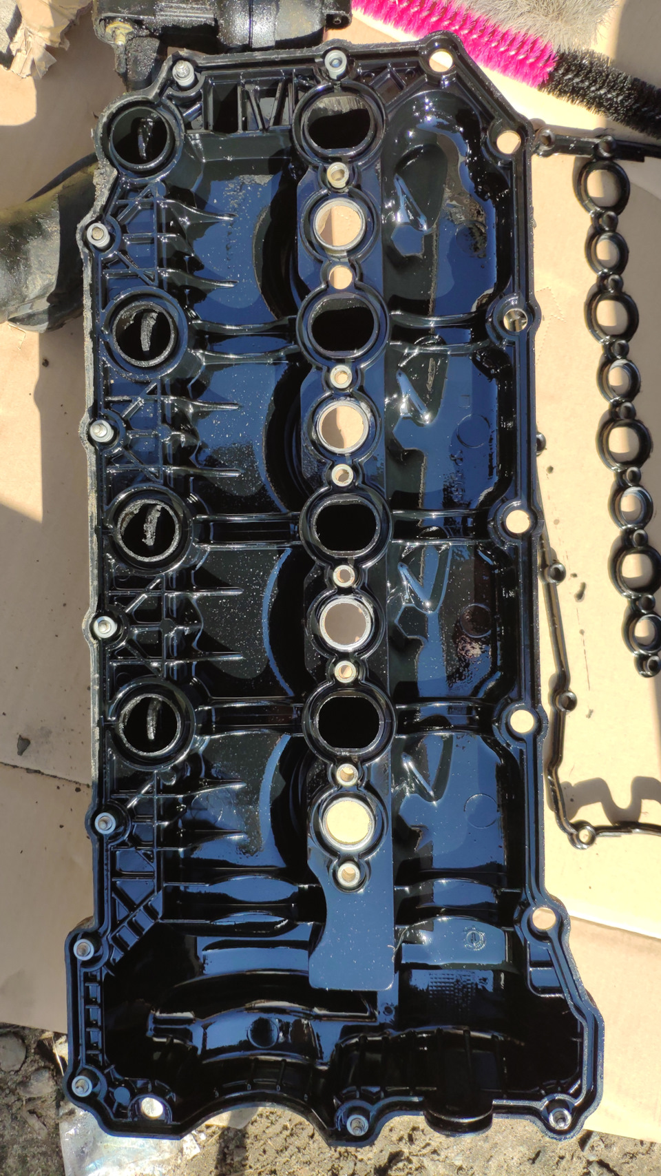 Выбивает масло из щупа на холодную, замена прокладок клапанных крышек ...