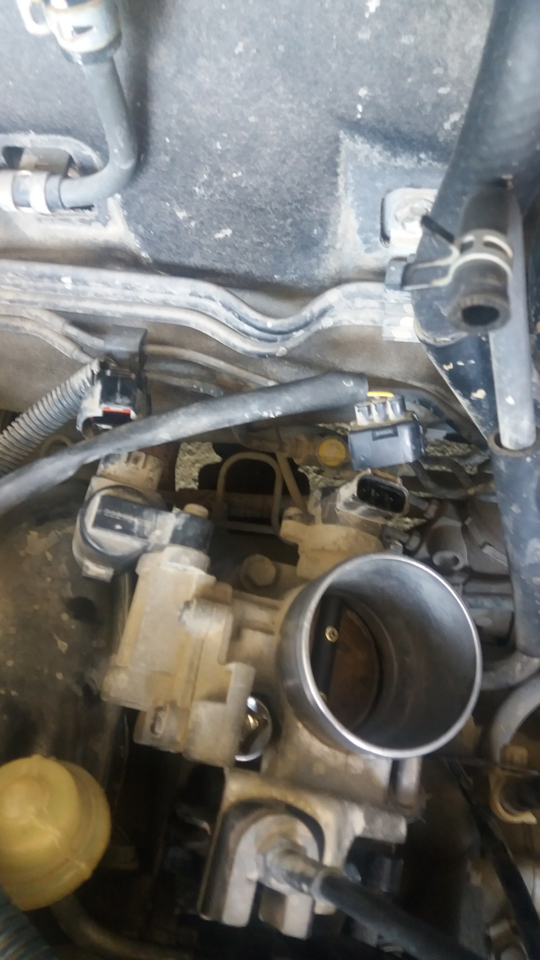 Чистим дроссельную заслонку и регулятор холостого хода RAV4 1AZ-FE ...