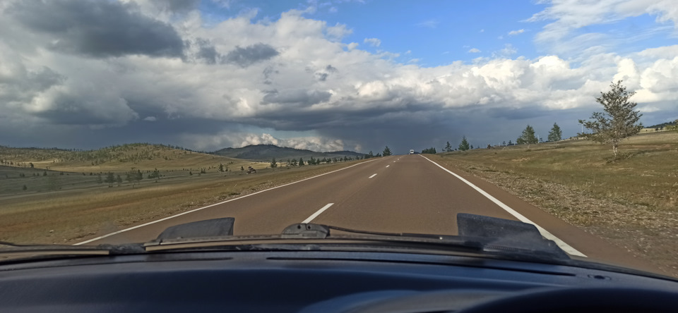 Погода конечно шептала не долго, то дождь, то сухо. Но держа путь до переправы — ясно было точно, дождь стороной не обойти. Хотя это даже было на руку — получились красивые фото) — Mazda 323 IV