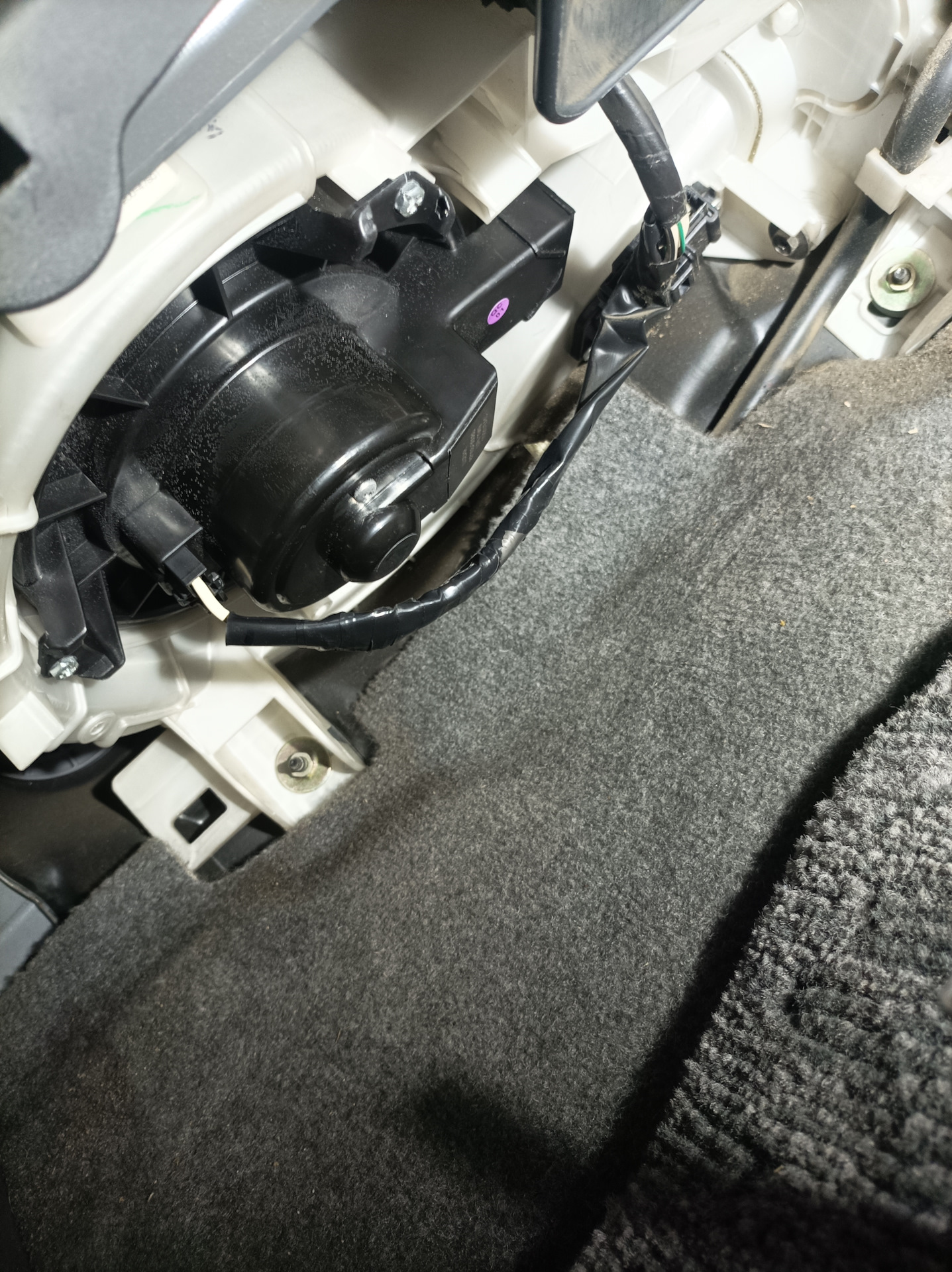 Замена моторчика печки Luzar LFH1949 Прадо 120 правый руль. — Toyota ...