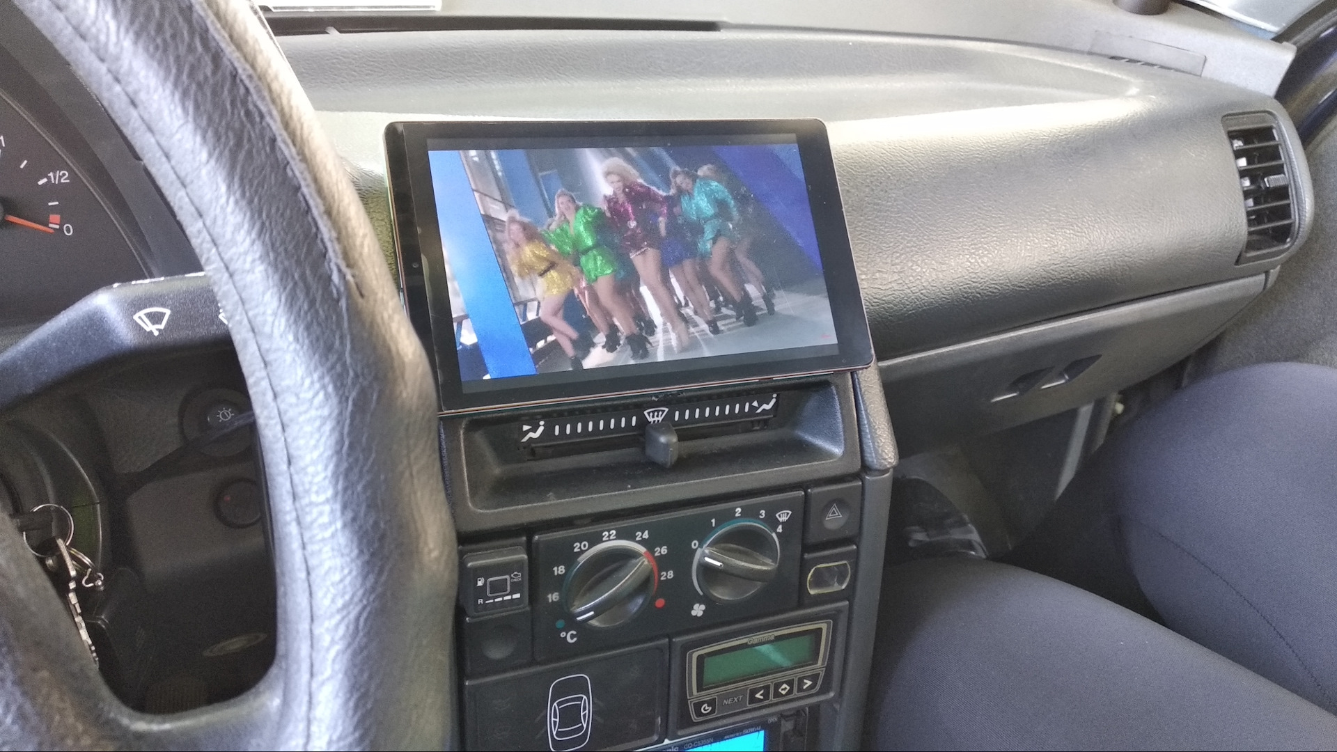 Экран в машину вместо магнитолы купить