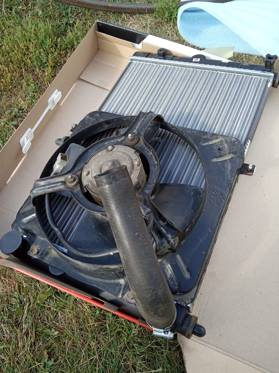 Замена потёкшего радиатора, смена краника печки. — Lada 2115, 1,5 л ...