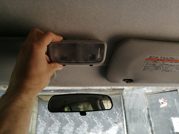 Как снять плафон подсветки номера vitz 130