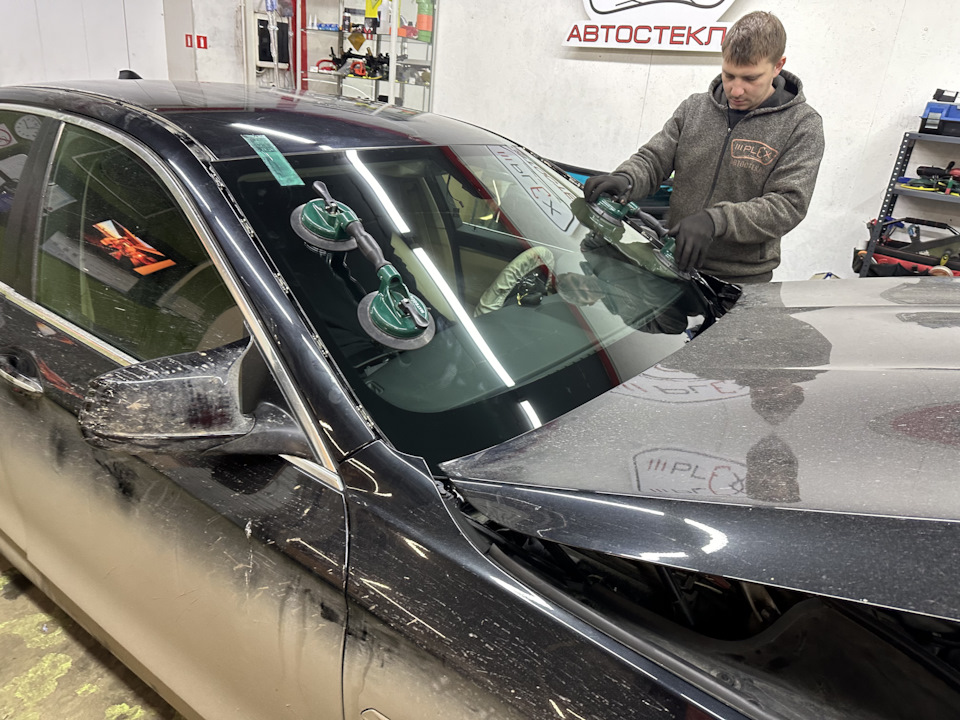 §5 Замена лобового стекла — BMW 5 series (F10), 2 л, 2013 года | визит ...