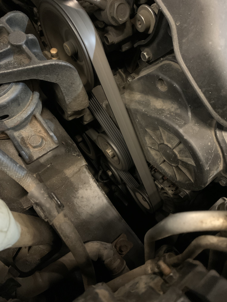 Замена подшипника в натяжном ролике. — Hyundai Santa Fe (2G), 2,7 л ...