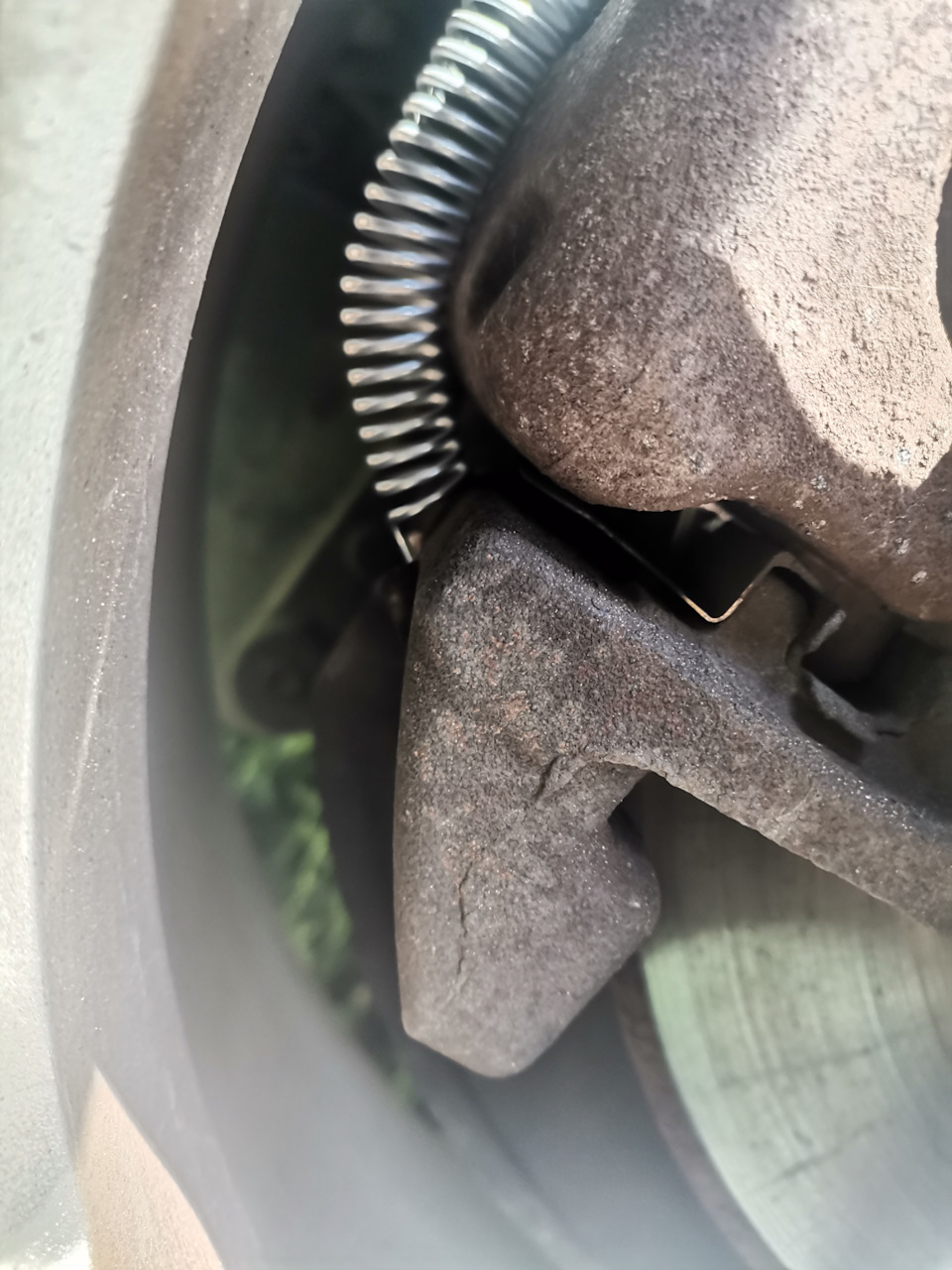 Устранение стука задних суппортов — пружинки — Volkswagen Jetta V, 1,6 ...