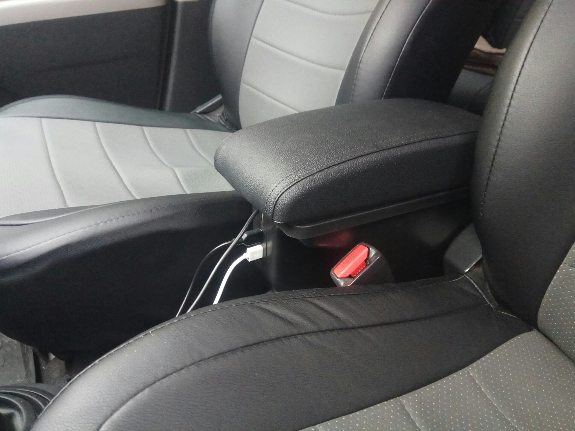 Подлокотник — Toyota Yaris (p2), 1,3 л, 2008 года | шины | DRIVE2