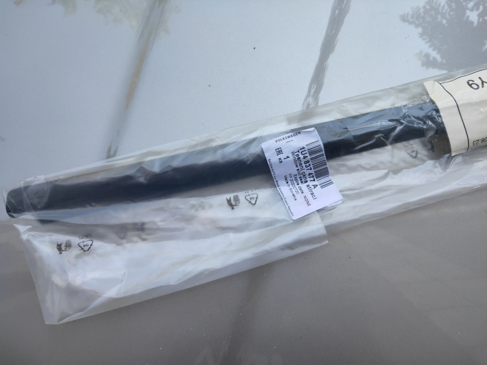 1U4837477A Уплотнитель двери VAG | Запчасти на DRIVE2