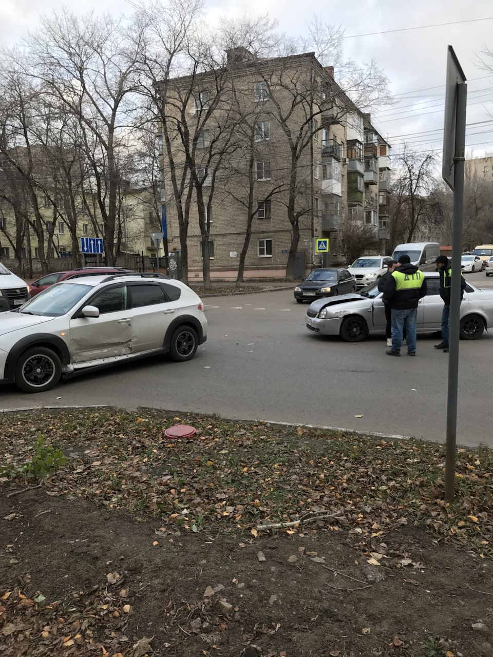 Вы поворачиваете на перекрестке с преимуществом но со второстепенной дороги едет грузовик постоянно. Смотреть фото Вы поворачиваете на перекрестке с преимуществом но со второстепенной дороги едет грузовик постоянно. Смотреть картинку Вы поворачиваете на перекрестке с преимуществом но со второстепенной дороги едет грузовик постоянно. Картинка про Вы поворачиваете на перекрестке с преимуществом но со второстепенной дороги едет грузовик постоянно. Фото Вы поворачиваете на перекрестке с преимуществом но со второстепенной дороги едет грузовик постоянно