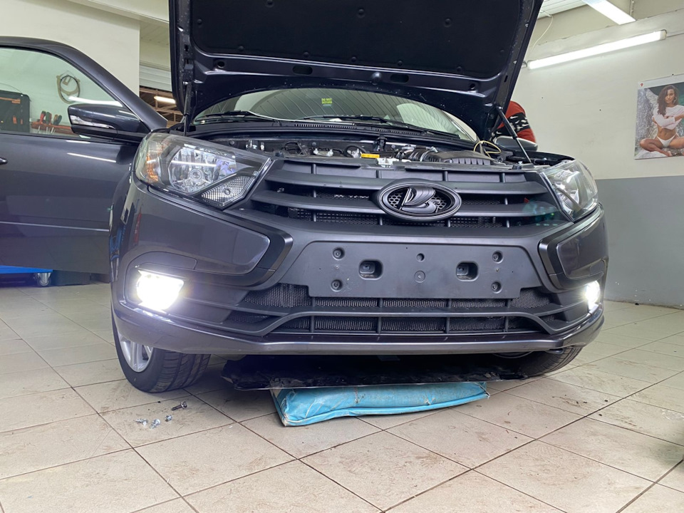 ПТФ, Антихром, Сетка в бампер — LADA Гранта (2-е поколение), 1,6 л ...
