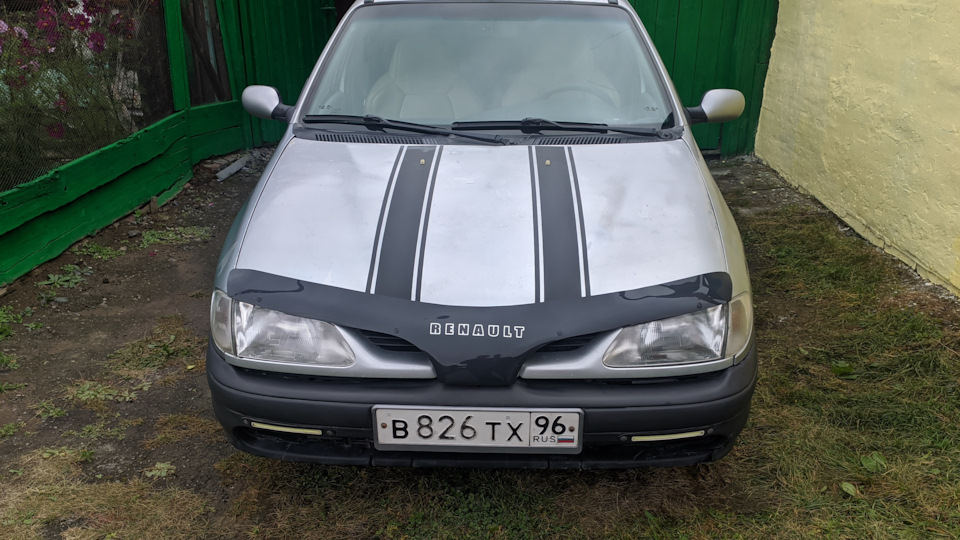 При нажатии на тормоз горит лампа обогрева стекла на панели приборов ...