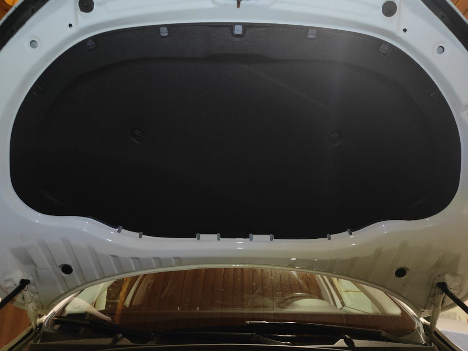 Установка шумоизоляции капота — Skoda Octavia A7 Mk3, 1,4 л, 2014 года ...