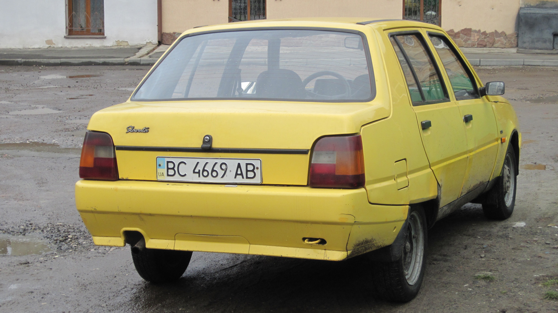 Заз таврия славута. ЗАЗ-1102 «Таврия». ЗАЗ-1103 Таврия. ЗАЗ Таврия 1103 Славута. ЗАЗ 1102 Таврия желтая.