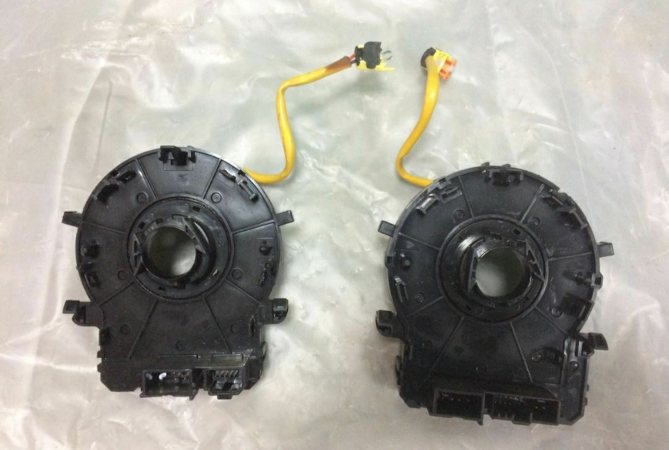 Датчик угла поворота рулевого колеса. — Hyundai Solaris, 1,4 л, 2014 ...