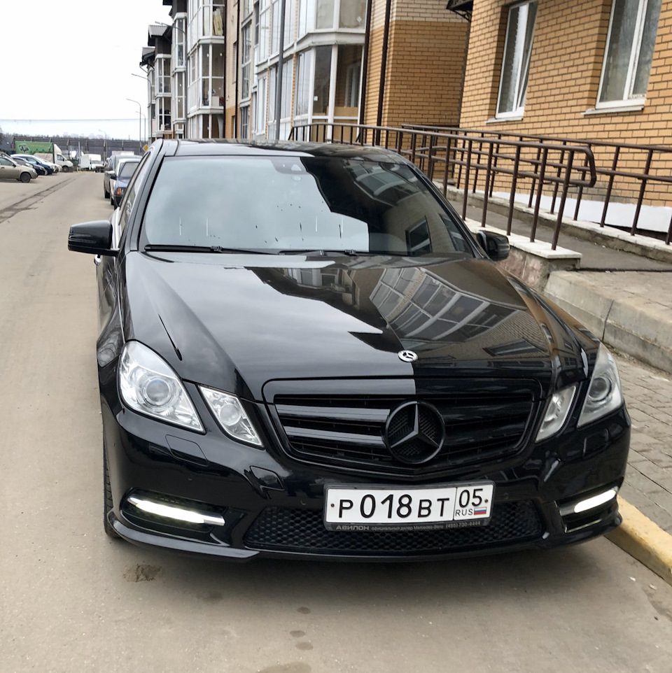 Люблю когда машина чистая, но к сожалению в Москве это не на долго ((( —  Mercedes-Benz E-class (W212), 3,5 л, 2012 года | мойка | DRIVE2