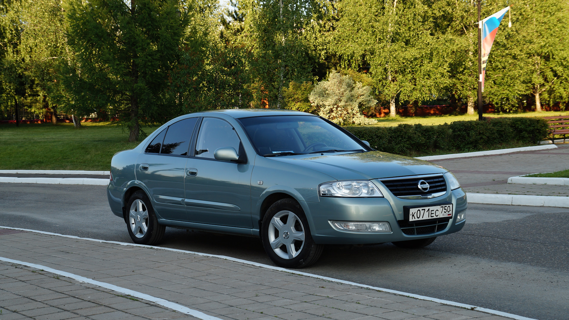 Nissan Almera b10