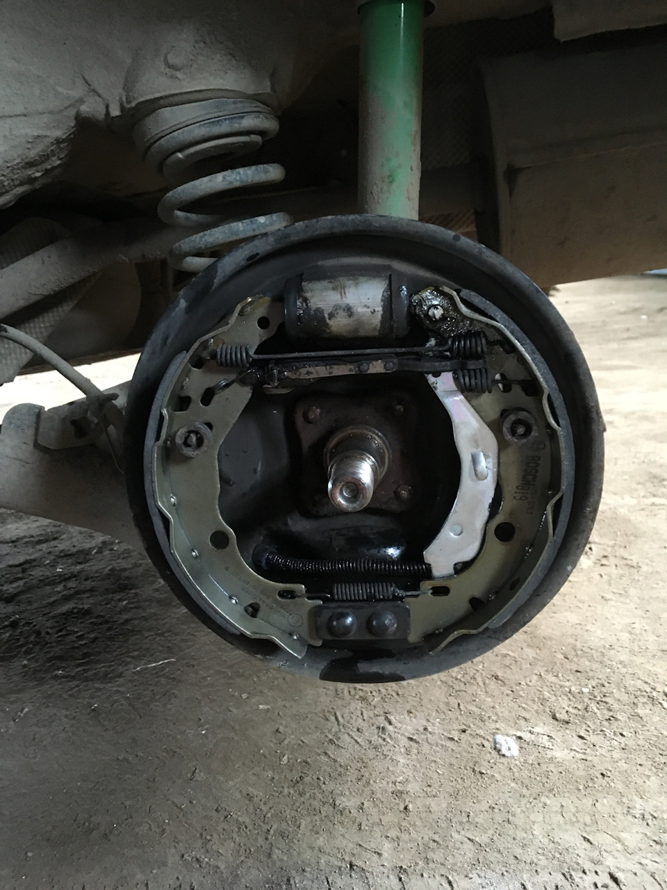 Обслуживание задних тормозов — Renault Logan (1G), 1,6 л, 2008 года ...