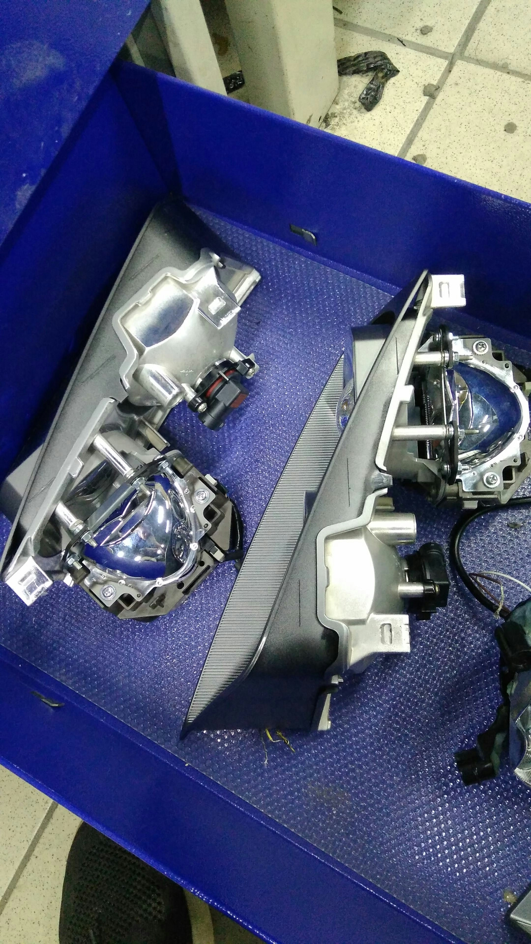 Фары allroad +koito bi-led — Audi A6 (C5), 2,8 л, 2000 года | своими ...