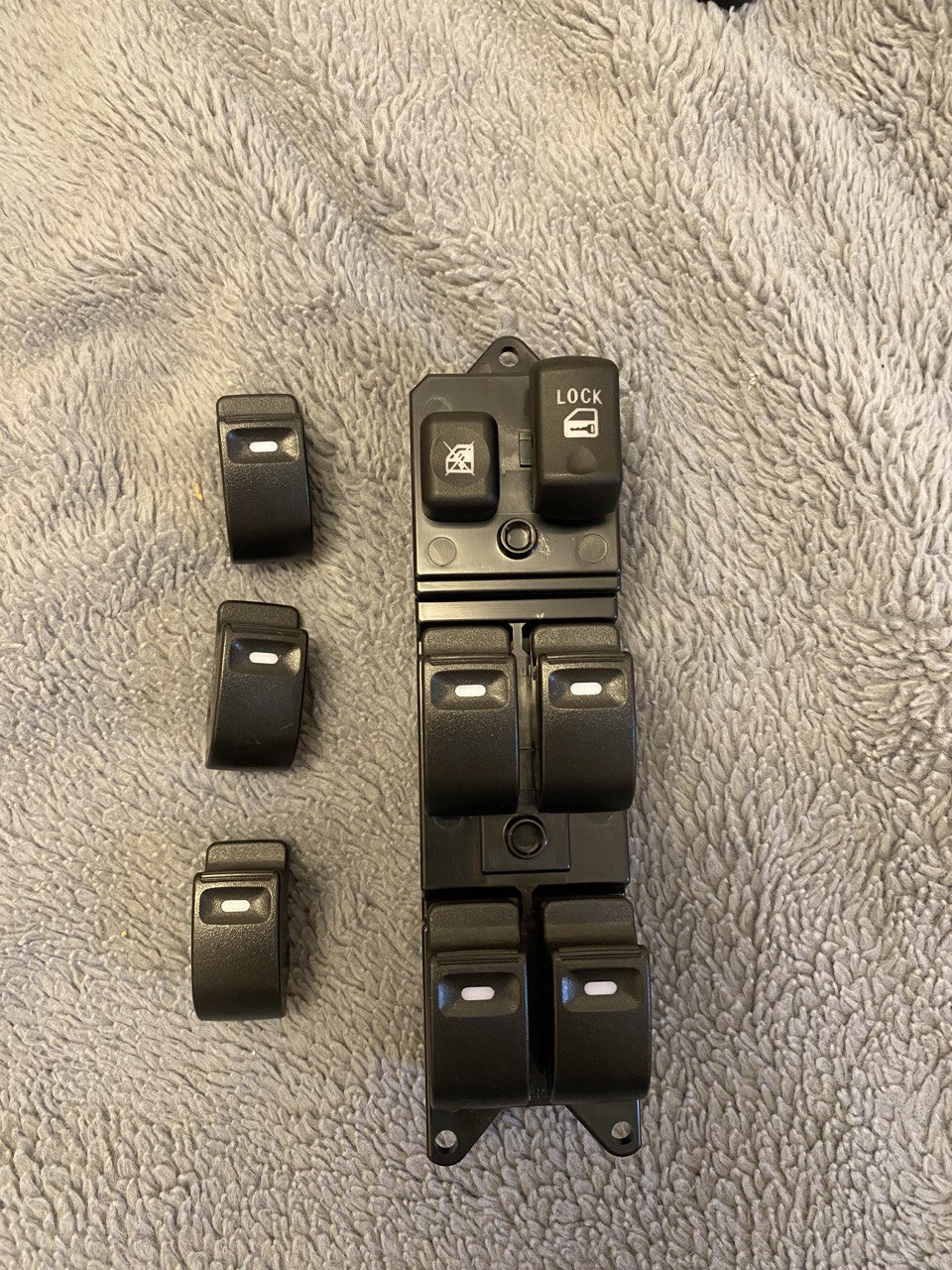 20. Подсветка кнопок стеклоподъемника — Mitsubishi Lancer X, 2 л, 2008 ...