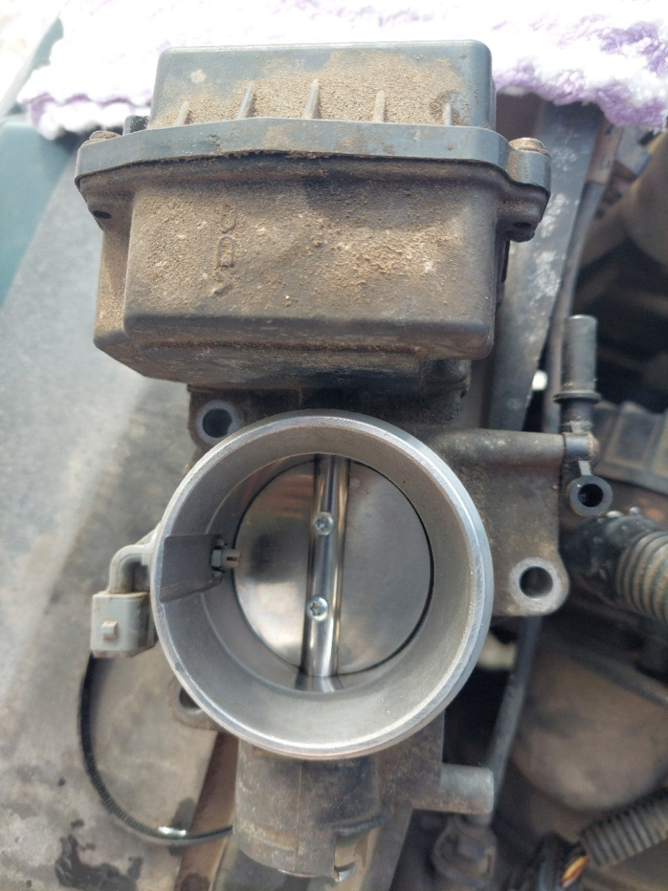 Чистка дроссельной заслонки. — Peugeot 307 SW, 2 л, 2004 года | своими ...