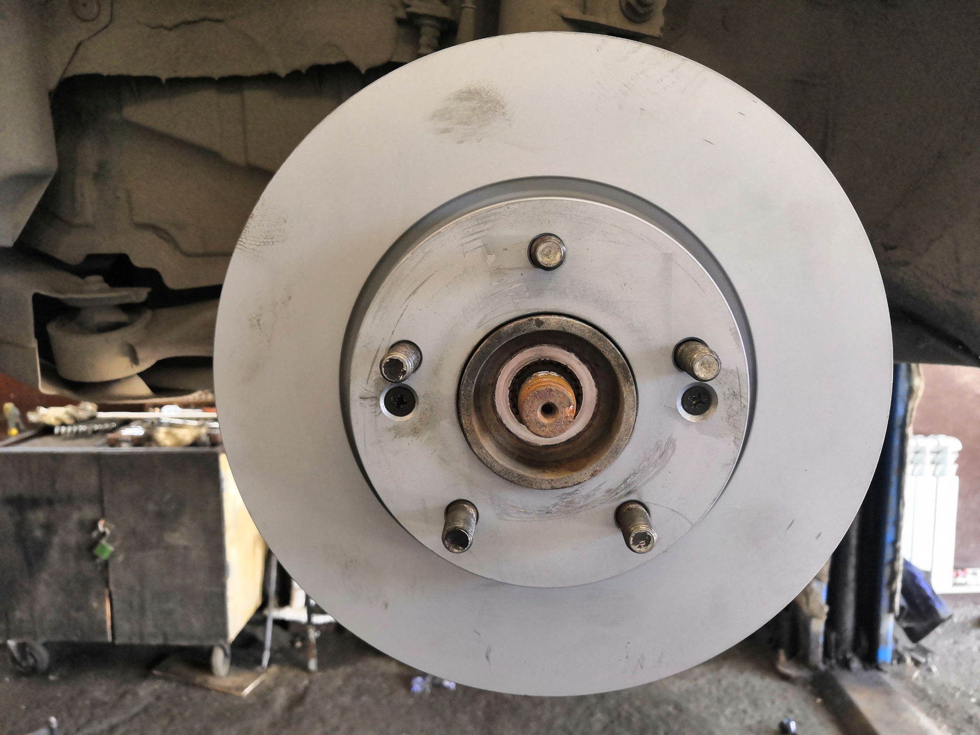 Замена передних тормозных дисков, колодок. — KIA Ceed SW (1G), 1,6 л ...