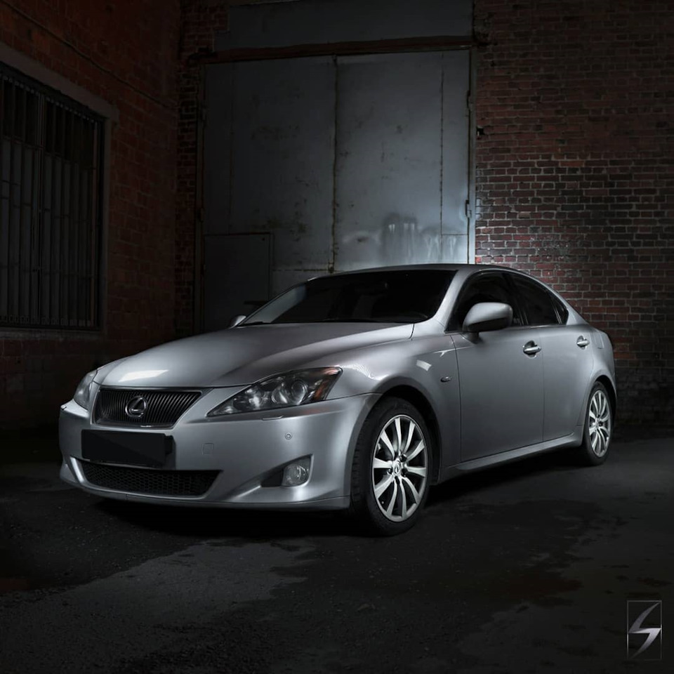 Lexus is 250c II