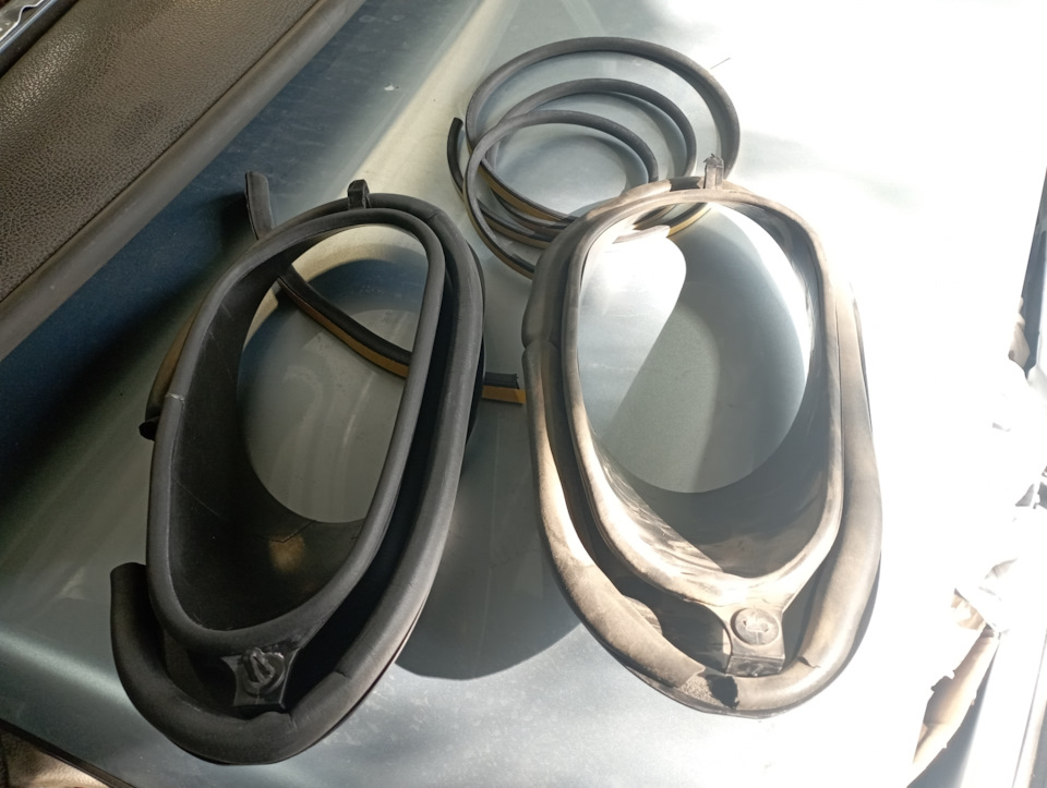 Переуплотнение воздуховодов печки новым поролоном на Пежо 206 СС ...