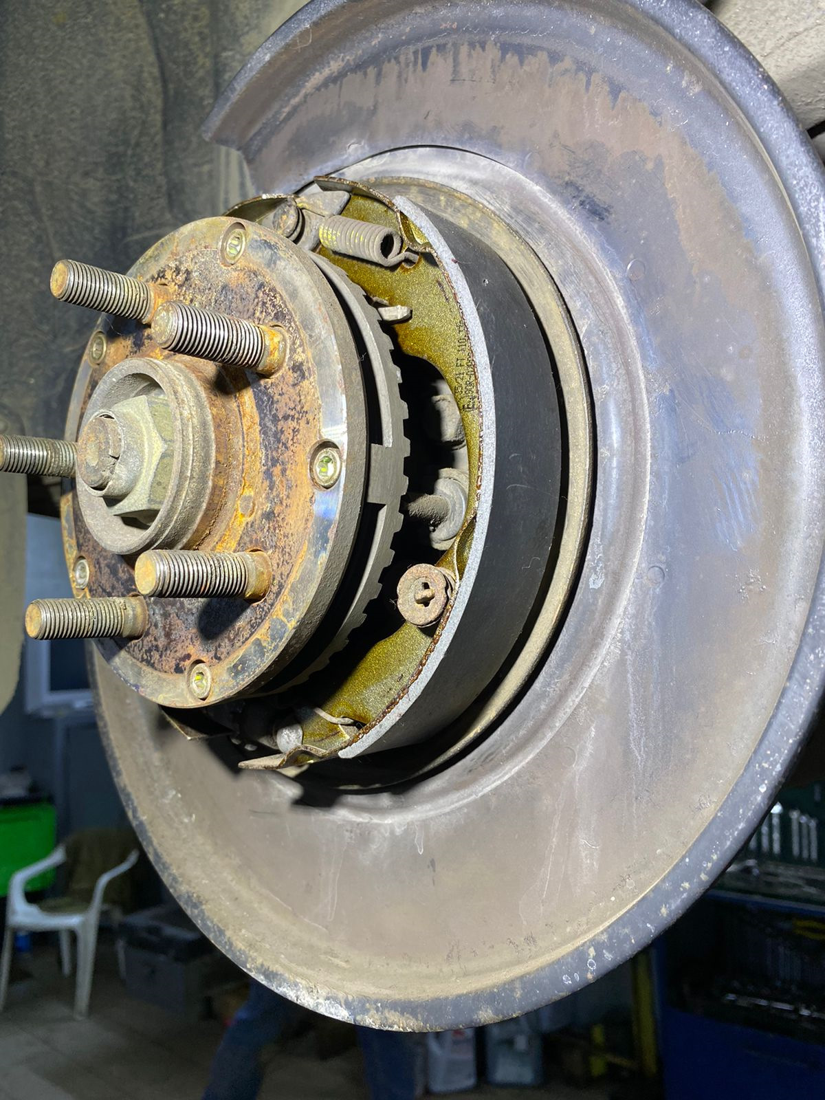 Замена колодок стояночного тормоза (ручника) — Subaru Impreza WRX STI ...