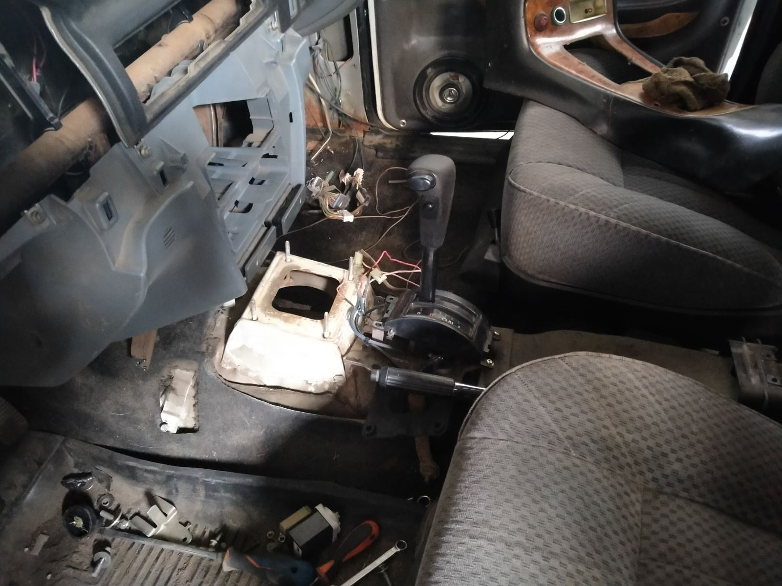 Установка европанели. Перенос селектора АКПП — ГАЗ 3102, 2,7 л, 2000 ...