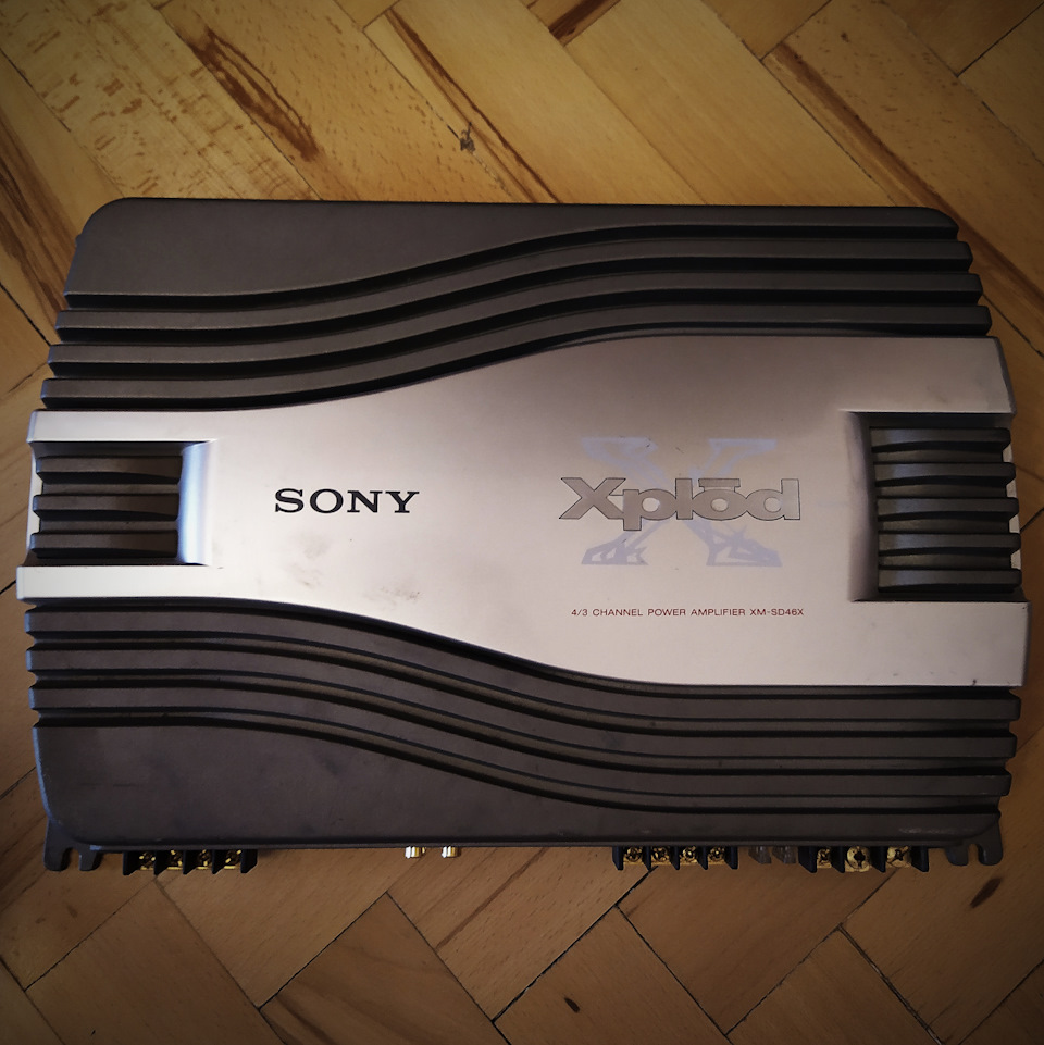 Усилитель sony. Sony xplod XM sd46x. Усилитель Sony xplod XM-SD. Sony xplod XM усилитель. Sony xplod XM-sd46x объединение каналов.