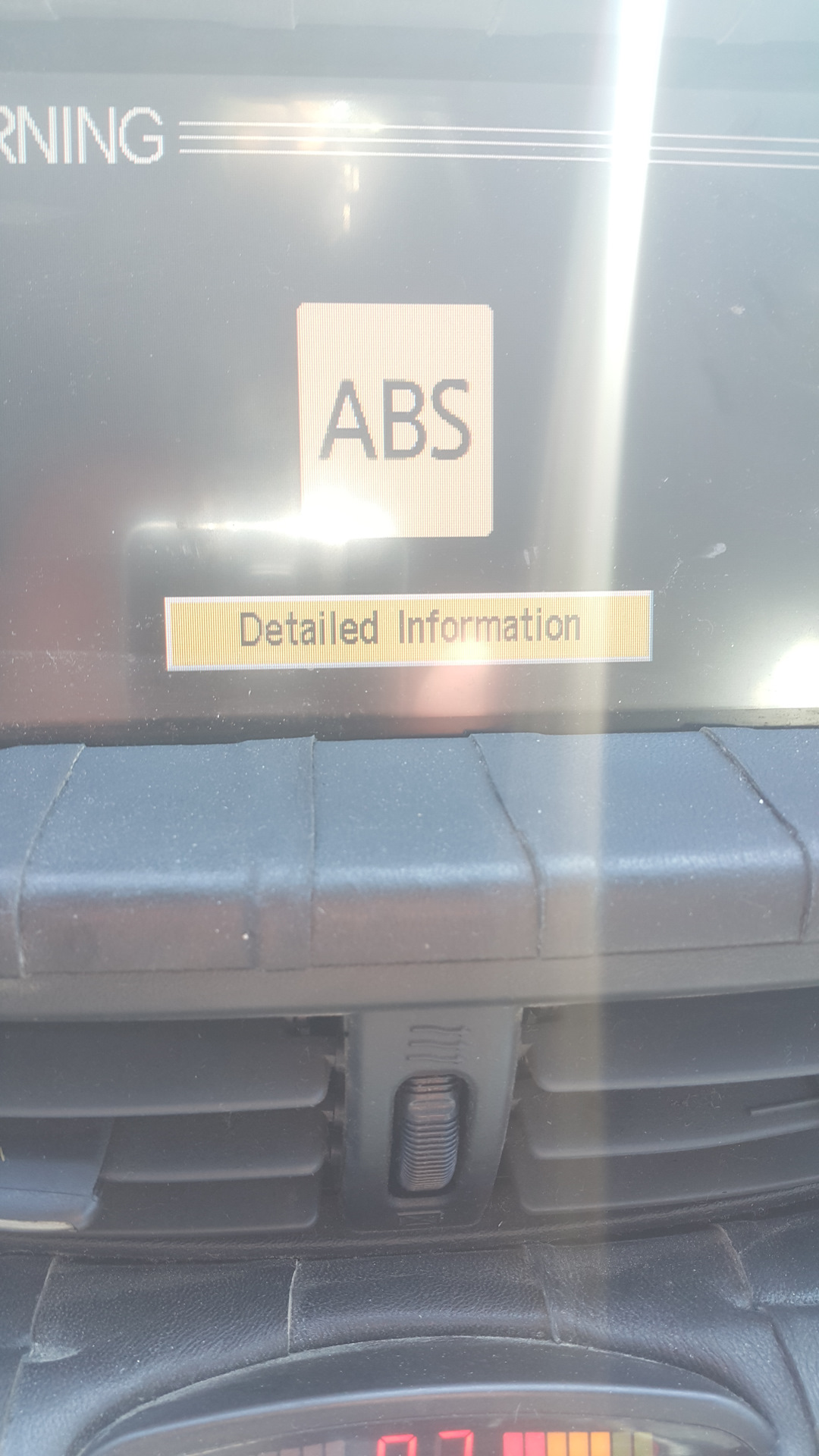 Горит лампочка ABS. — Nissan Almera Tino, 2,2 л, 2004 года ...