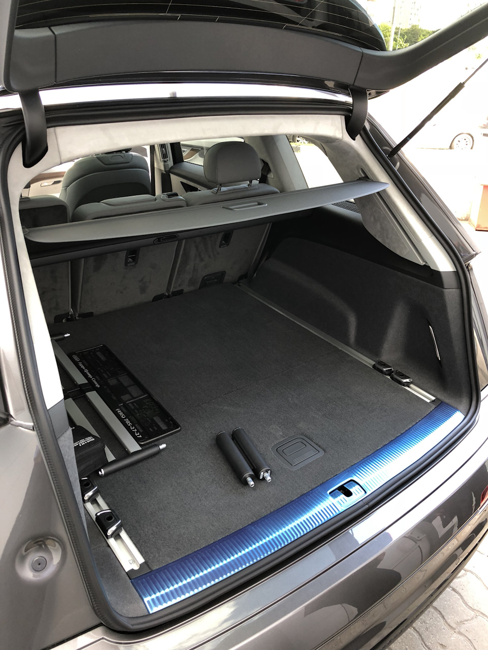 Сравнение багажников Q7 vs Ford Explorer5 — Audi Q7 (2G), 3 л, 2018 ...