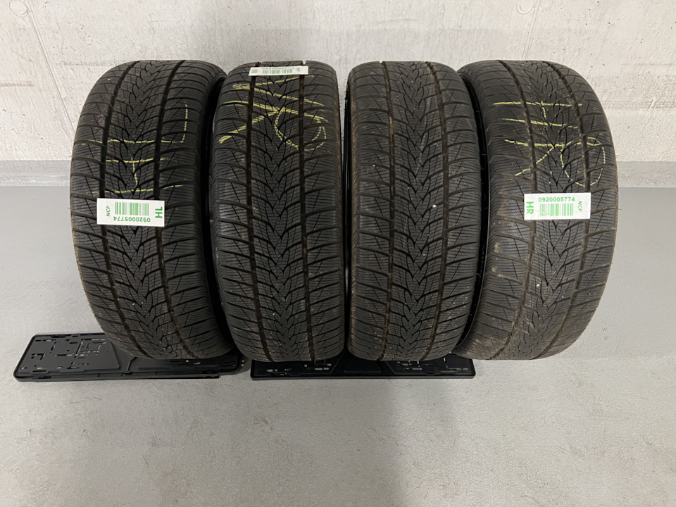 Шины зимние нешипованные Minerva 225/40 R18, литые диски VW 7,5Jx18