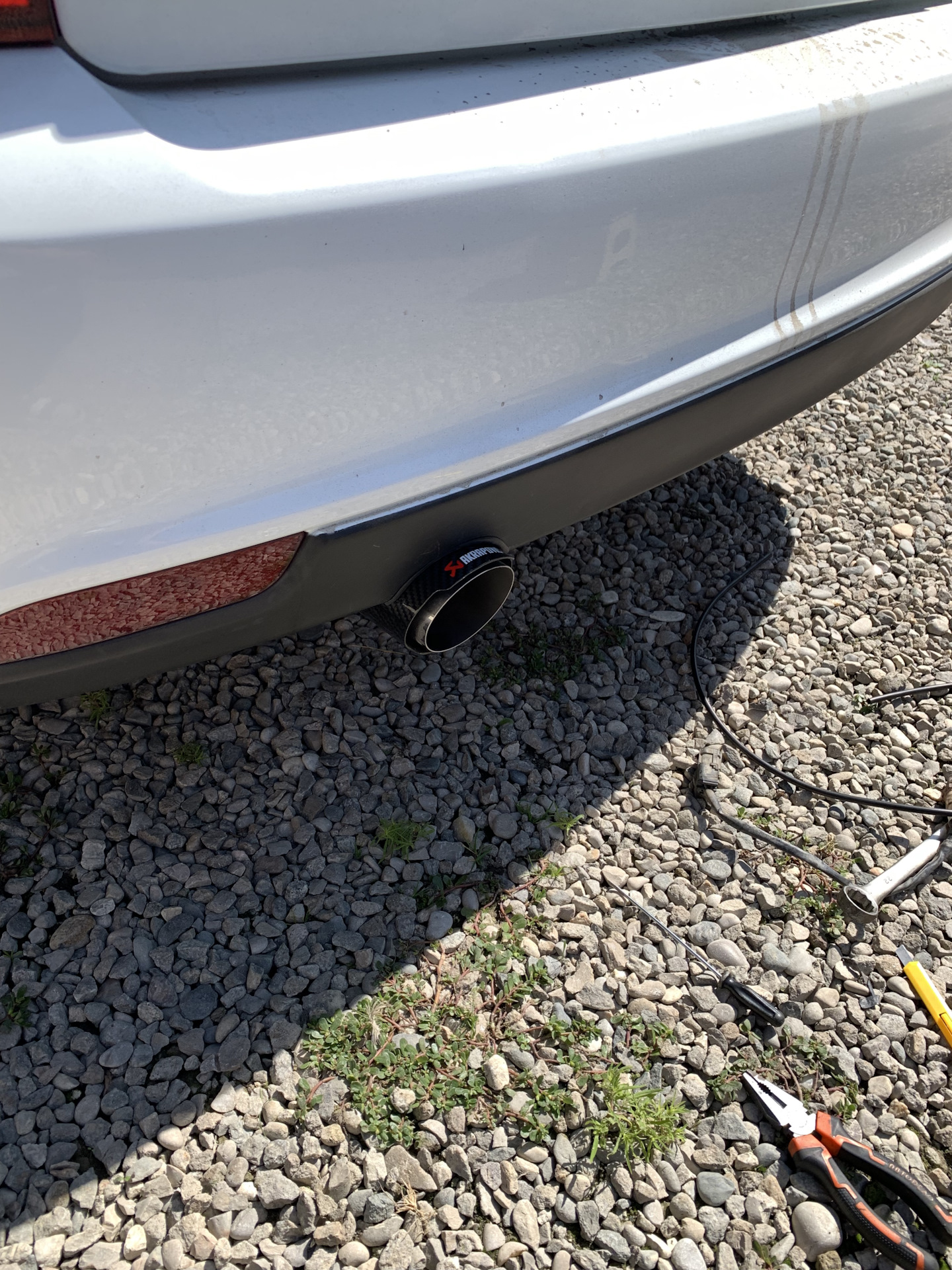 Как вырезать бампер на Приоре под насадку Akrapovic. — Lada Приора ...