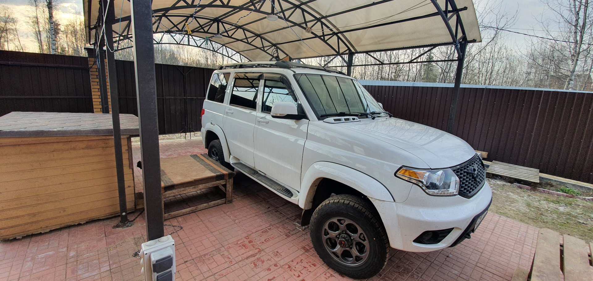 Багажник на крышу в ровень с рейлингами. — УАЗ Patriot, 2,7 л, 2020 ...