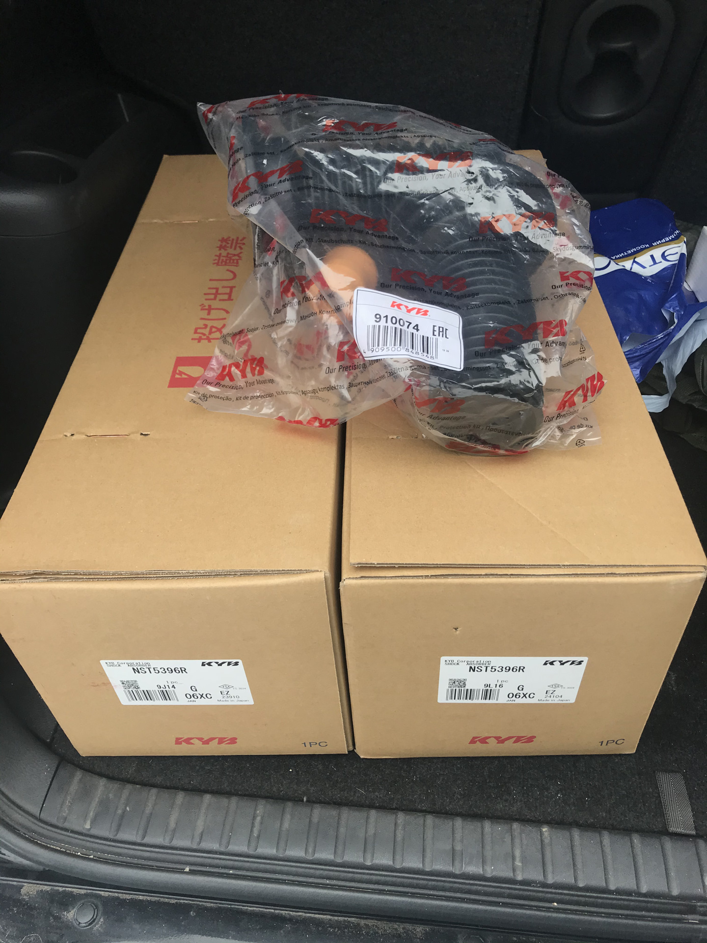 Стойки Kyb New SR, Дворники Autobacs, Лампы Bellof — Toyota RAV4 (III ...